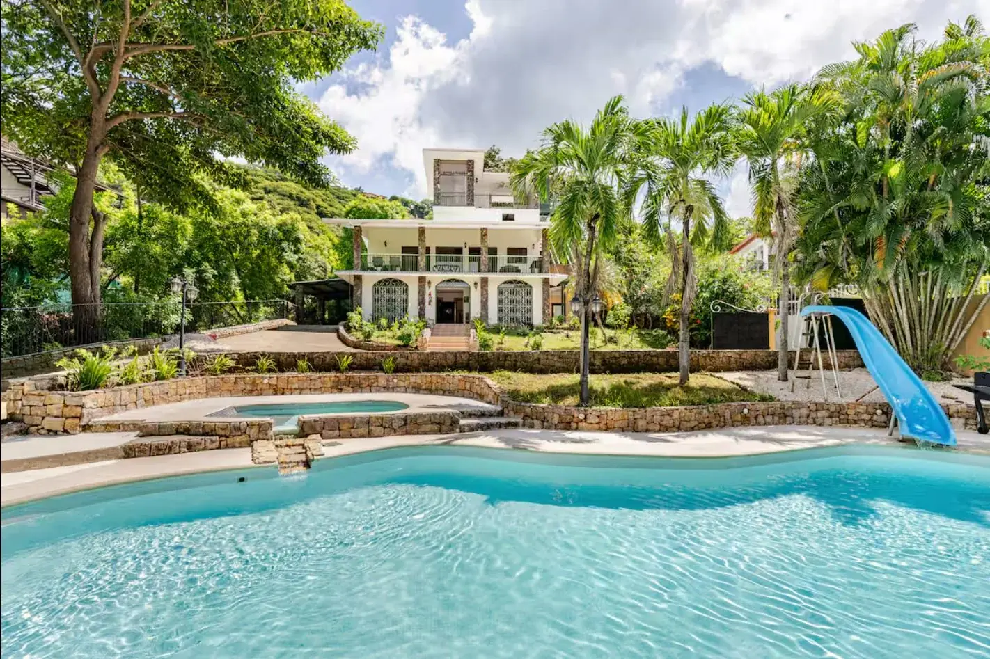 Coco Brisas Lodge with pool