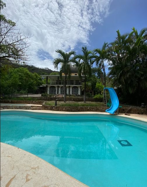 Coco Brisas Lodge
