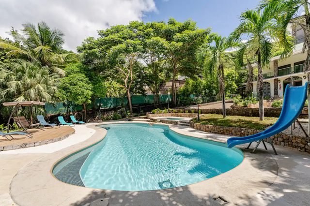 Coco Brisas Lodge