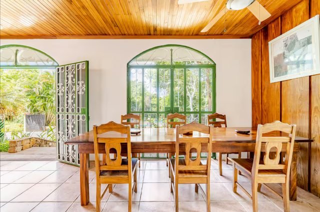 Coco Brisas Lodge